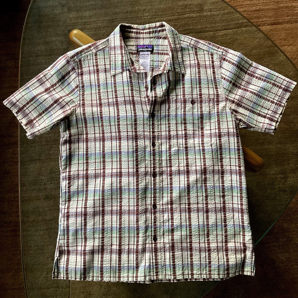 Patagonia men’s plaid short sleeve shirt (size large)